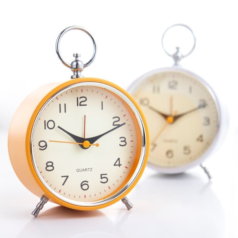 Silent Analog Alarm Clock with Snooze Button, Retro Design and Lighting, 16x11 cm, Orange