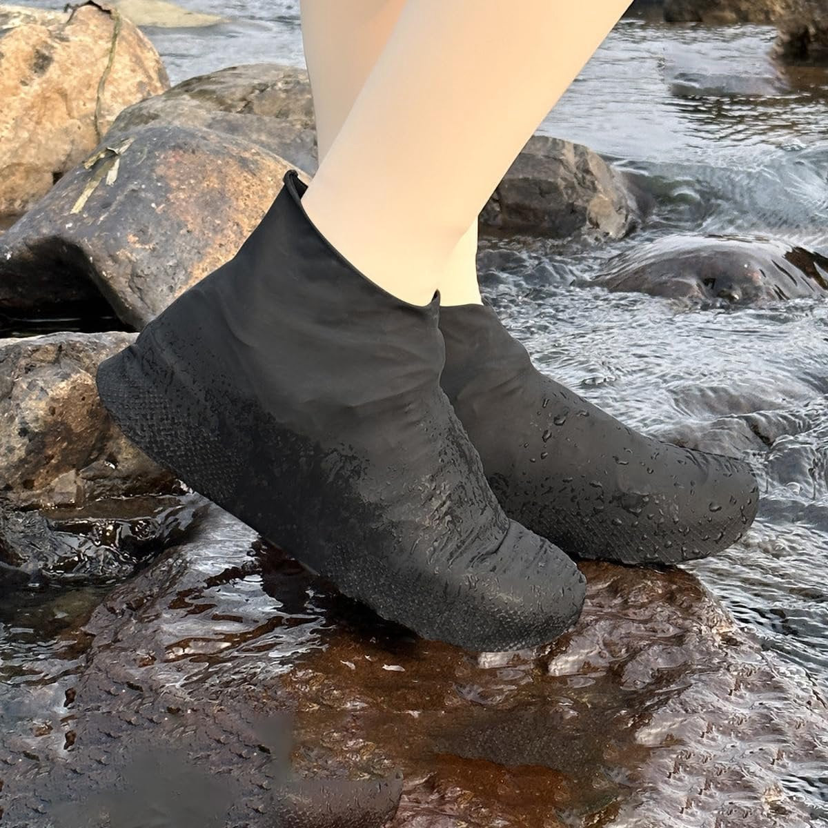 Overshoes - 1 Pair - Waterproof Silicone Overshoes - Reusable, Non-slip, Suitable for Outdoor Activities (Black - Size M).