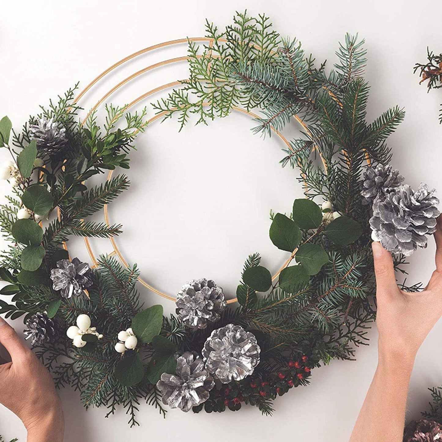 LGCASL Wreath Frame Wire Wreath Frame Holiday Metal Wire Ring Valentines Decorations for Floral Arrangements Craft Diy,Garland Frame, 1 Wire Wreath Stand B Wire Wreath Stand 25cm
