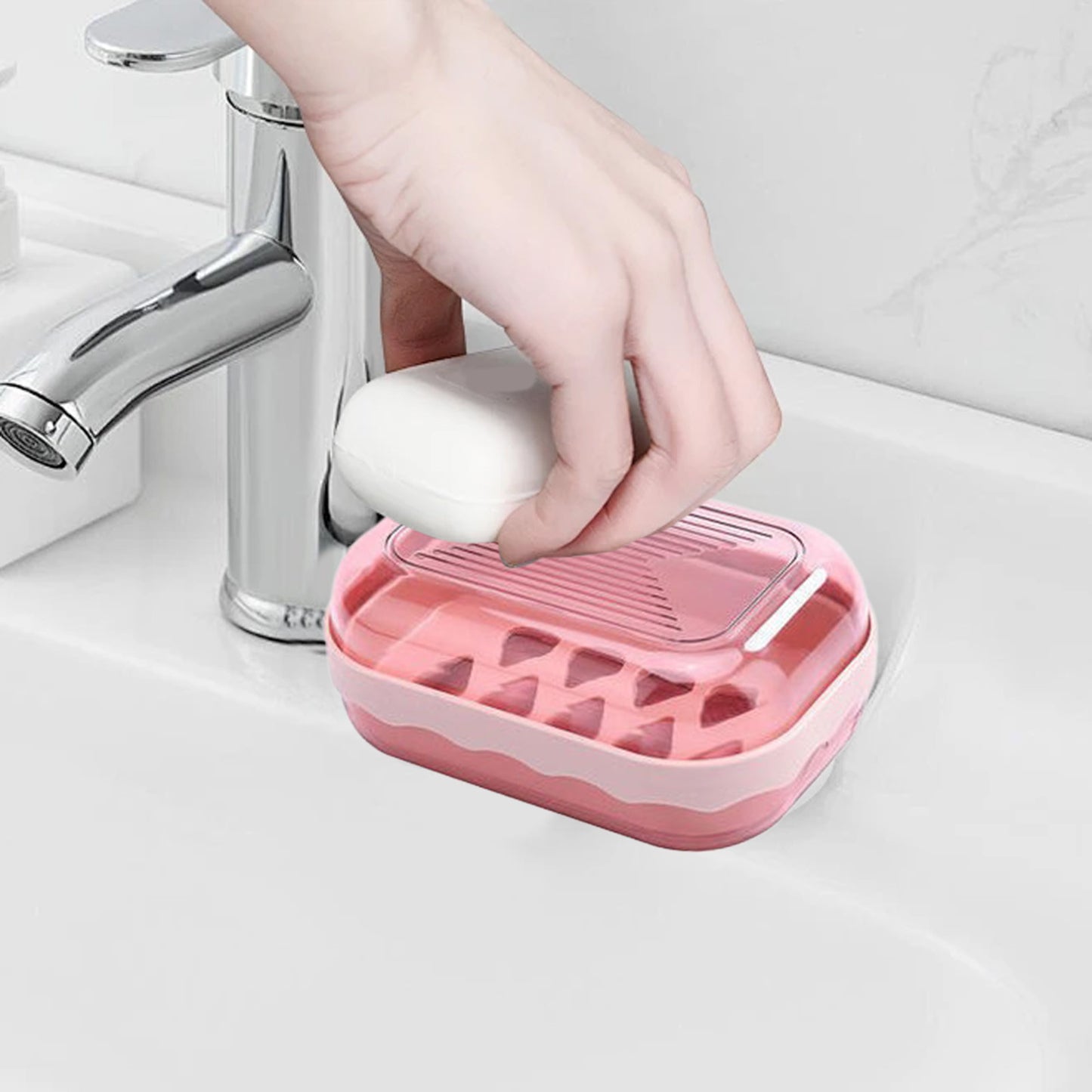 Covered Soap Box with Lid - Plastic Bar Soap Case with Drain Tray, Portable Countertop Soap Container, Water-Resistant, Easy to Clean, 5.03 x 3.46 x 2.16 inches, for Home & Travel Use Pink