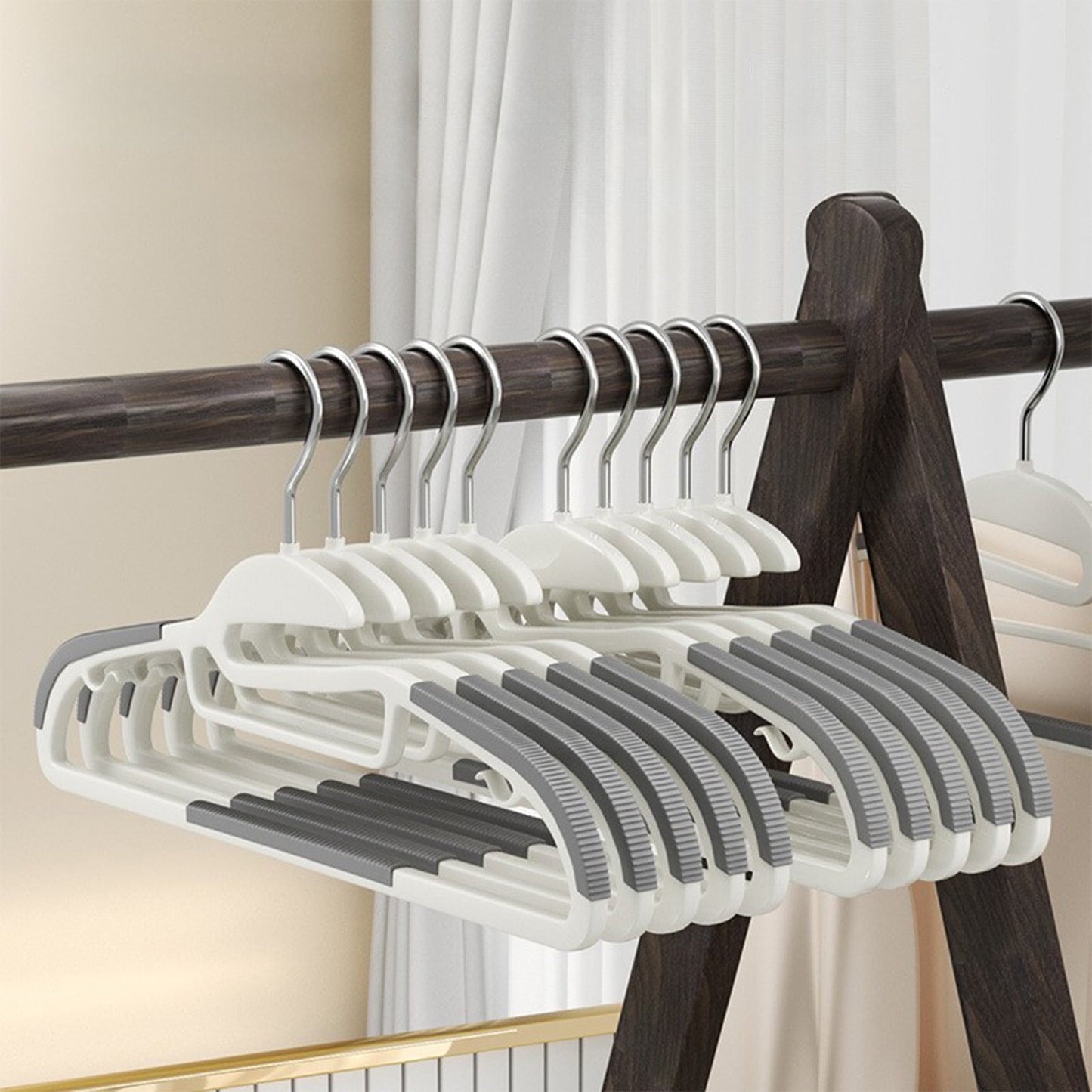 Clothes Hangers Plastic, Sweater Hanger with 360° Swivel Hook, No Slip Hangers Wind Proof, Hanger Space-Saving, No Shoulder Bump Hangers Gray