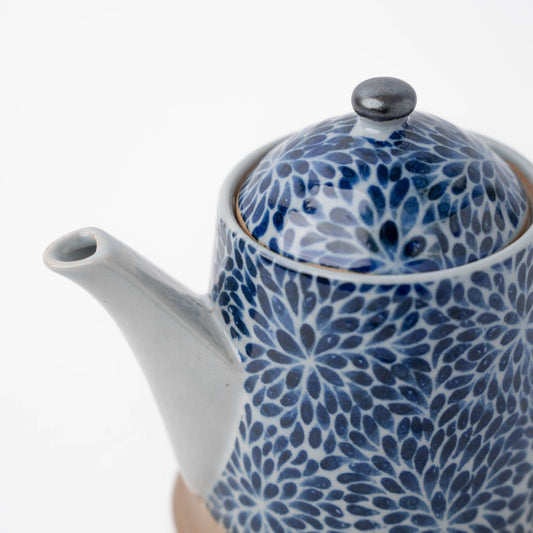 Teapot 400ml Chrysanthemum Design.