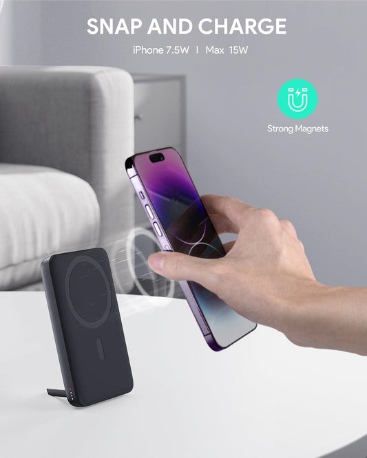 Aukey MagLinnk 6700mAh Magnetic Wireless Charging Power Bank (PB-MS01).