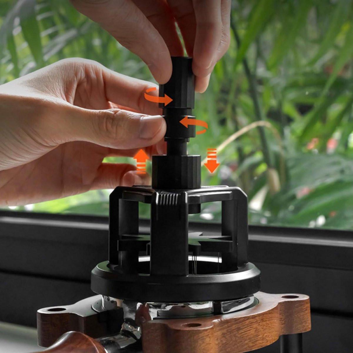 Coffee press - Manual press - Magnetic coffee dispenser - Coffee maker accessory - Non-slip needle stirrer - Countertop - Workstation - Preparation - Ground coffee smoother for home brewing - 51 mm.