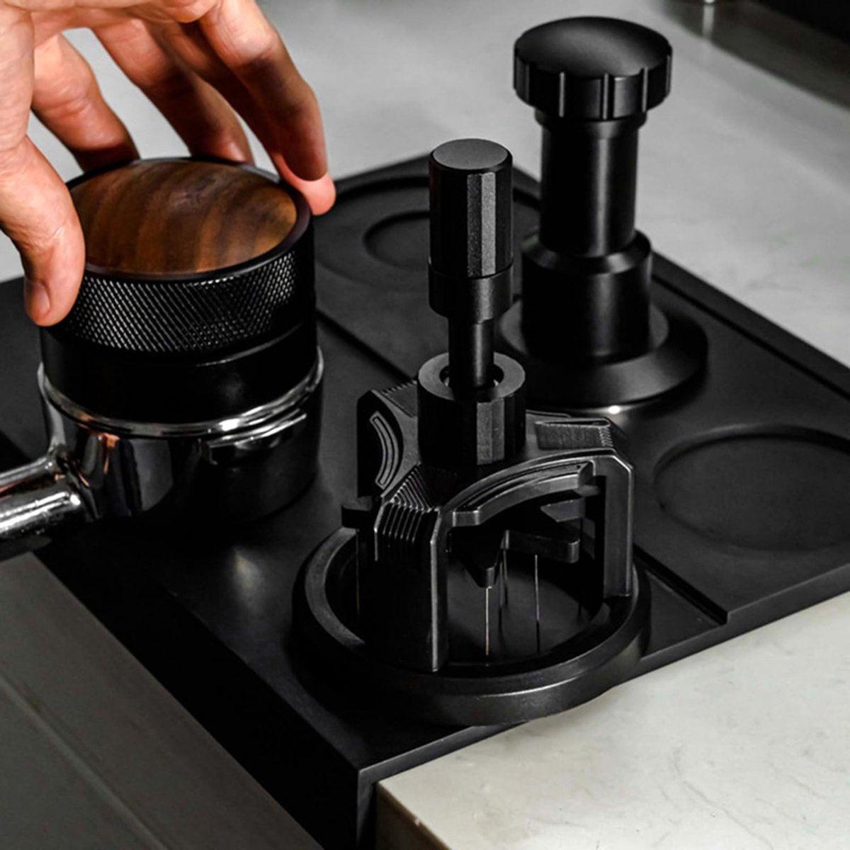 Coffee press - Manual press - Magnetic coffee dispenser - Coffee maker accessory - Non-slip needle stirrer - Countertop - Workstation - Preparation - Ground coffee smoother for home brewing - 51 mm.