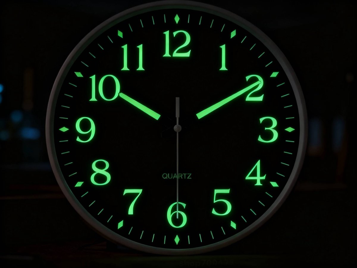 Luminous digital quartz wall clock - 20 cm - Modern minimalist silent clock for living room and bedroom - Stylish wall clock for home use