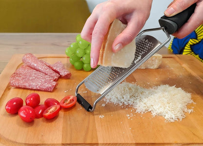 Zester - Lemon grater - Cheese grater - Ginger grater - Garlic grater - Long hand grater - Grater - Wide grater - for citrus fruits, cheese, ginger and dried cheese - 31*6.5 cm - black