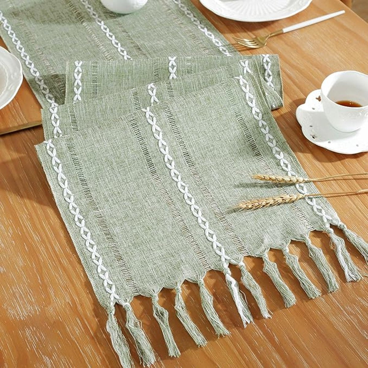 Table Runner - Bohemian Style Table Runner - 33 x 120cm - Green - Polyester - Rustic Farmhouse Style Table Runner - For Party & Dining Decorations - Boho Tassel Embroidered Table Runners