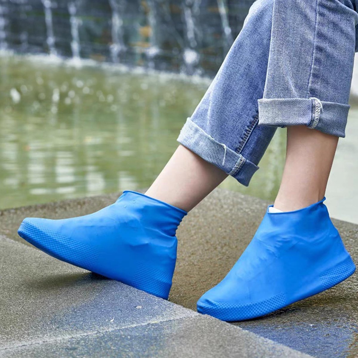 Overshoes - 1 Pair - Waterproof Silicone Overshoes - Reusable, Non-slip, Suitable for Outdoor Activities (Blue - Size M).
