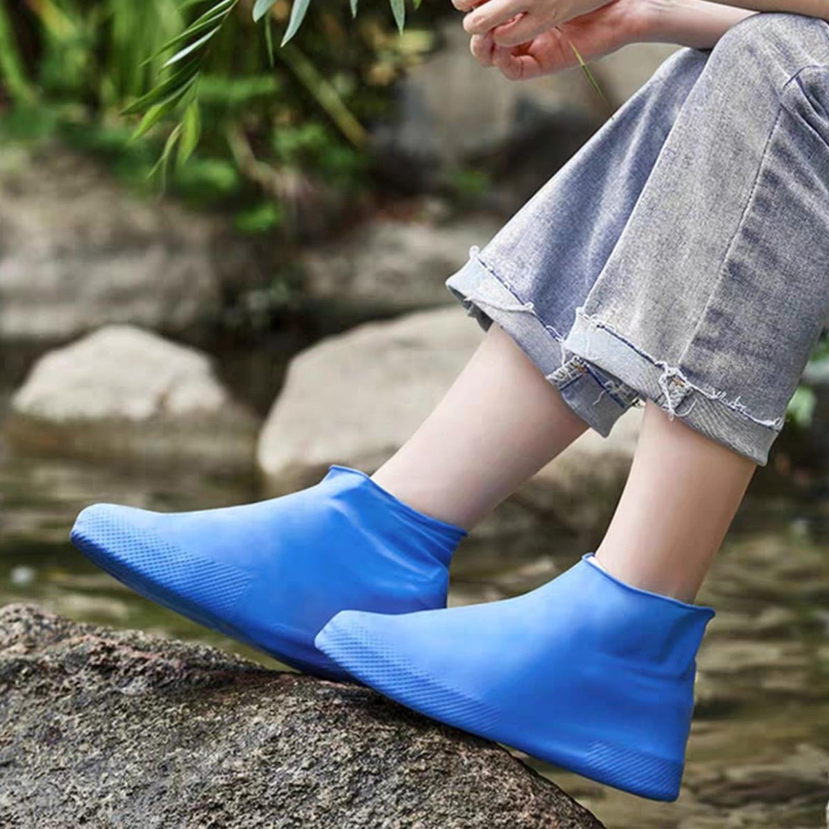 Overshoes - 1 Pair - Waterproof Silicone Overshoes - Reusable, Non-slip, Suitable for Outdoor Activities (Blue - Size M).
