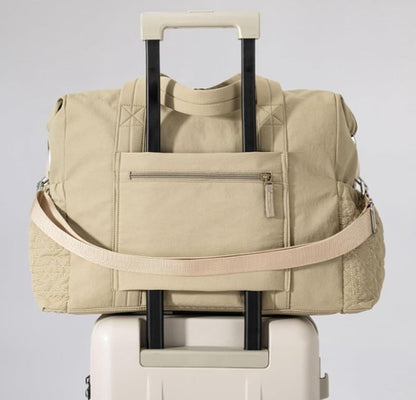 Sports Bag - Waterproof Travel Bag - 24 Liter Carry Bag - Zippered - Lightweight & Durable - Suitable for Gym, Workout & Travel（Khaki）