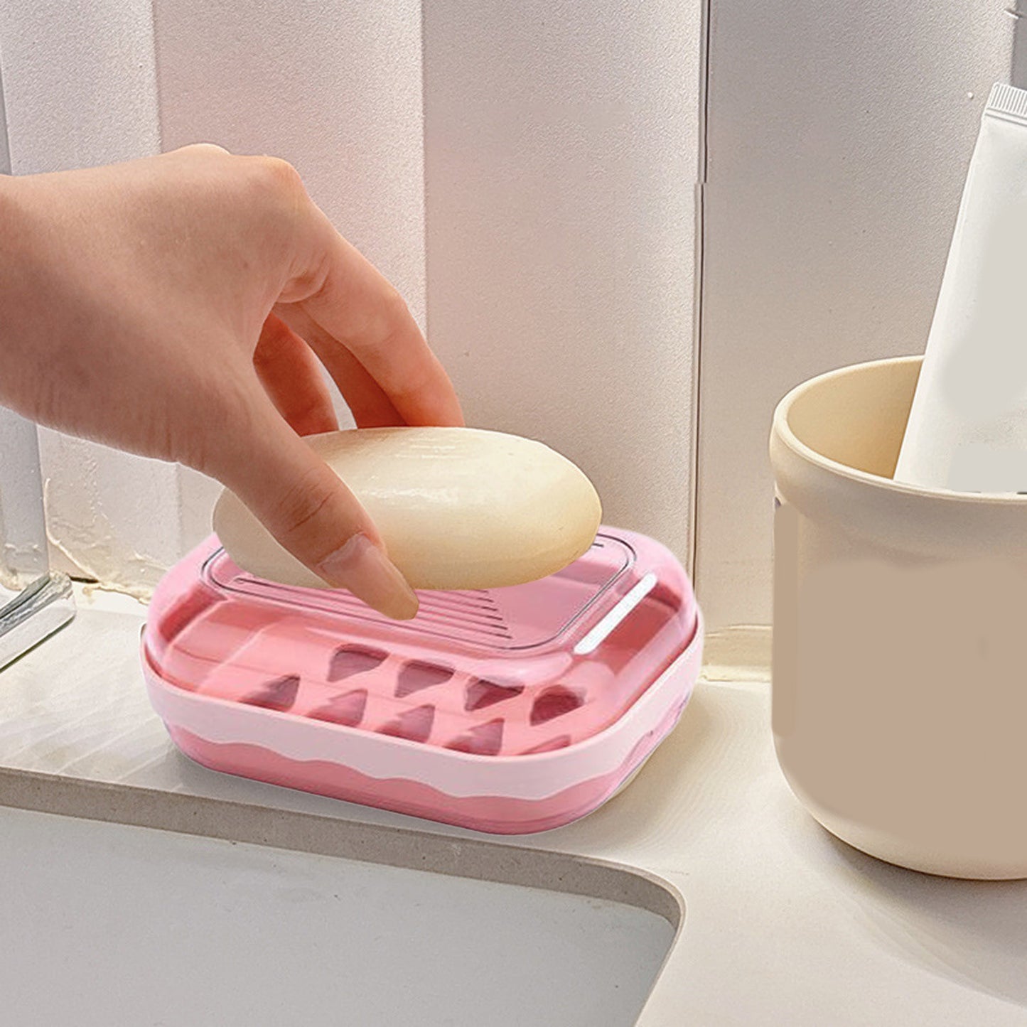 Covered Soap Box with Lid - Plastic Bar Soap Case with Drain Tray, Portable Countertop Soap Container, Water-Resistant, Easy to Clean, 5.03 x 3.46 x 2.16 inches, for Home & Travel Use Pink