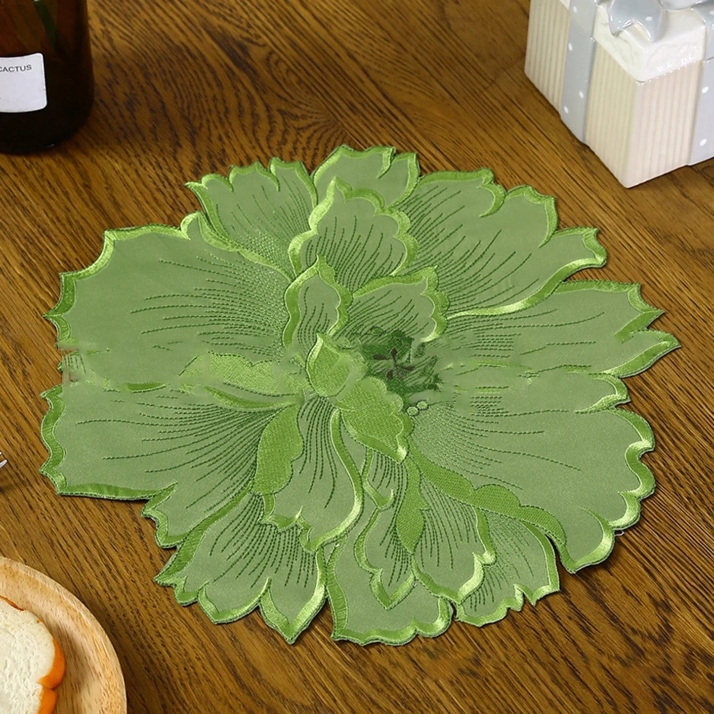 4 Pcs Flower Placemat,3D Flower Placemats,Flower Shape Placemat,Heat-Resistant And Washable Placemat for Dining Table,Tablemats Kitchen Table Setting Decorative for Wedding Holiday Dining Table,Red Green
