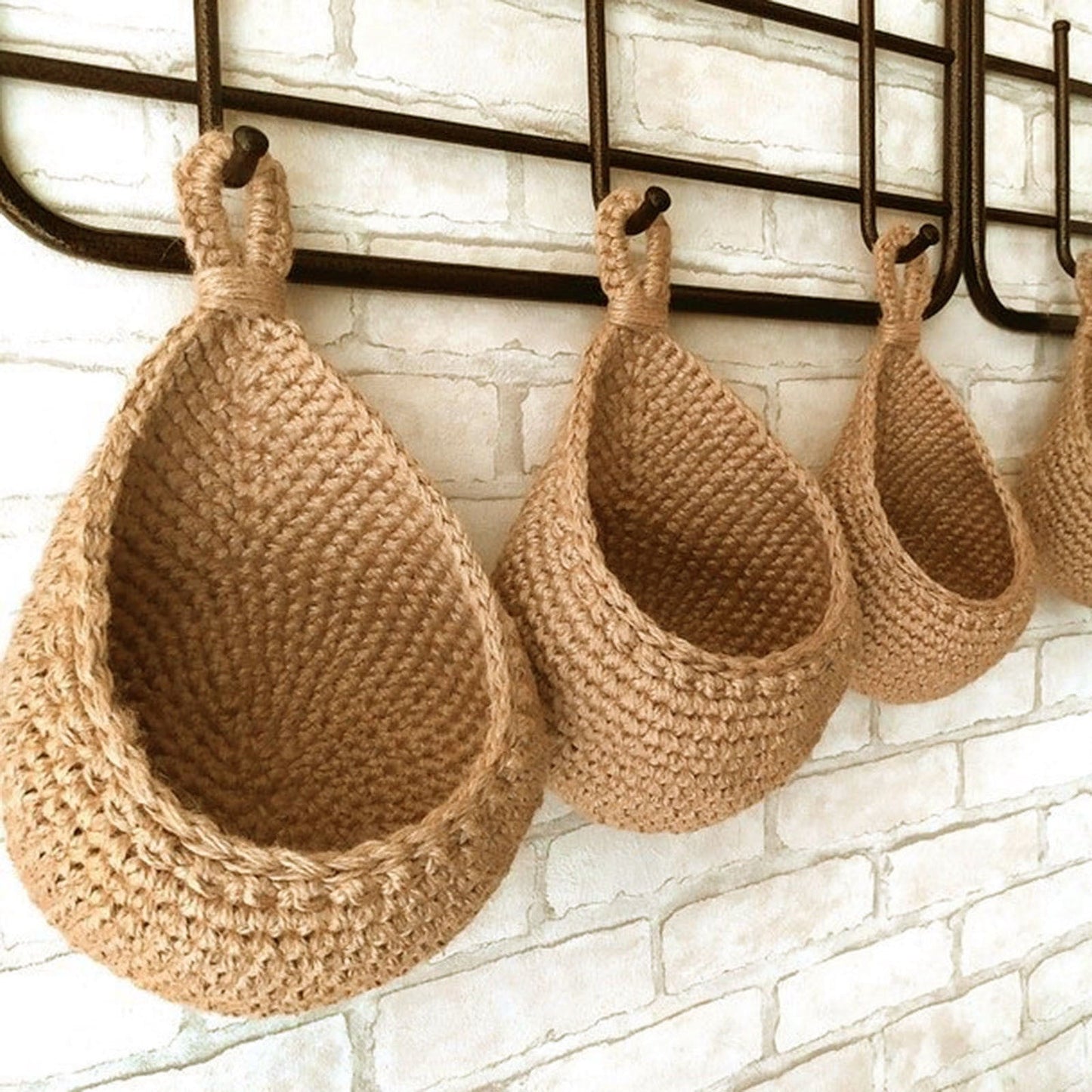 Hanging Wall Basket, Teardrop Hanging Baskets with Hanging Ring for Home Indoor Decoration, Hanging Plant Pot Holder, Vegetable Fruit Storage Baskets for Kitchen Wall Restaurant Balcony Garden E