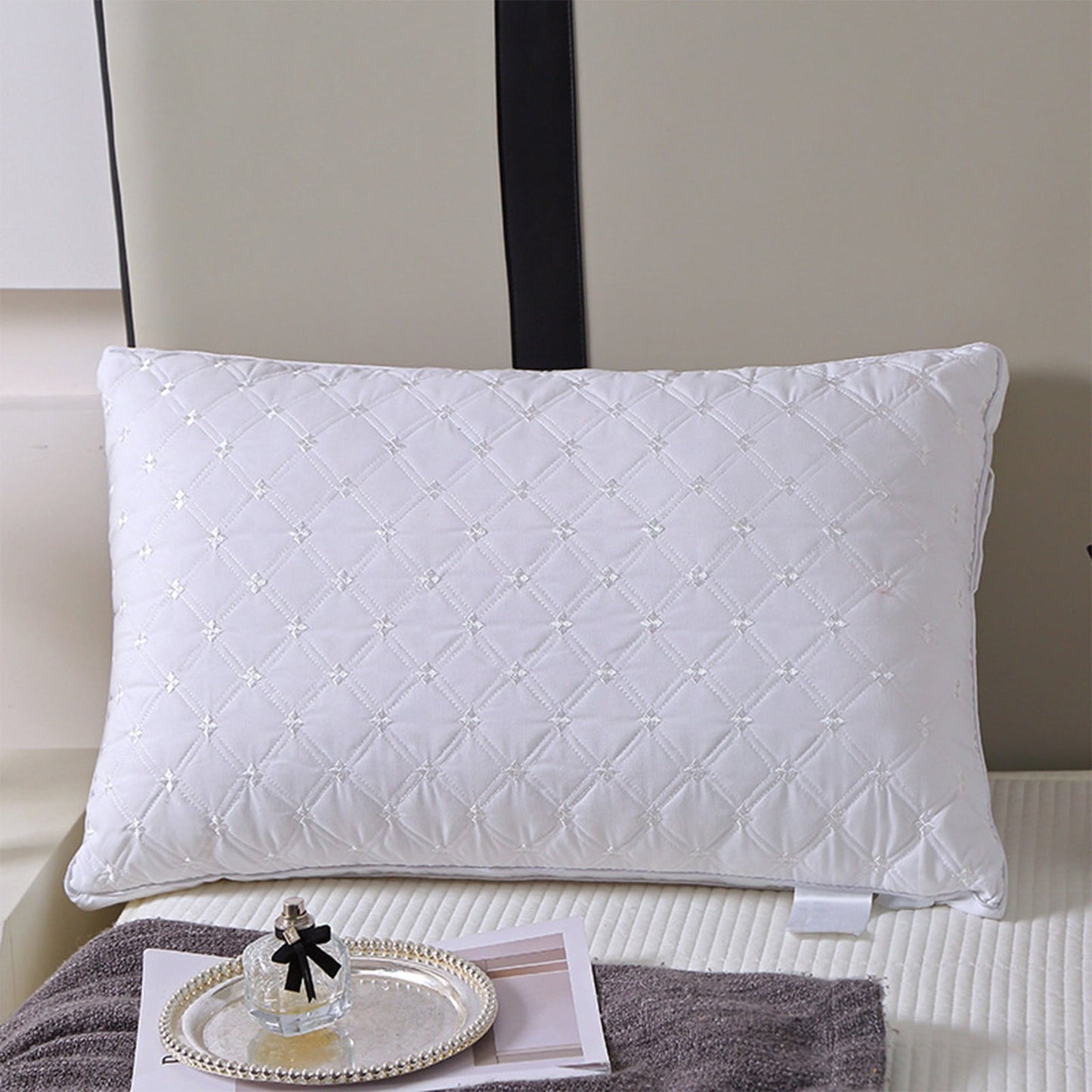 Pillows for Sleeping (1-Pack), Luxury Hotel Pillows Queen Size, Bed Pillows for Side and Back Sleeper, Hotel Luxury Pillow, Supportive Breathable Down Alternative Gusseted Pillow White