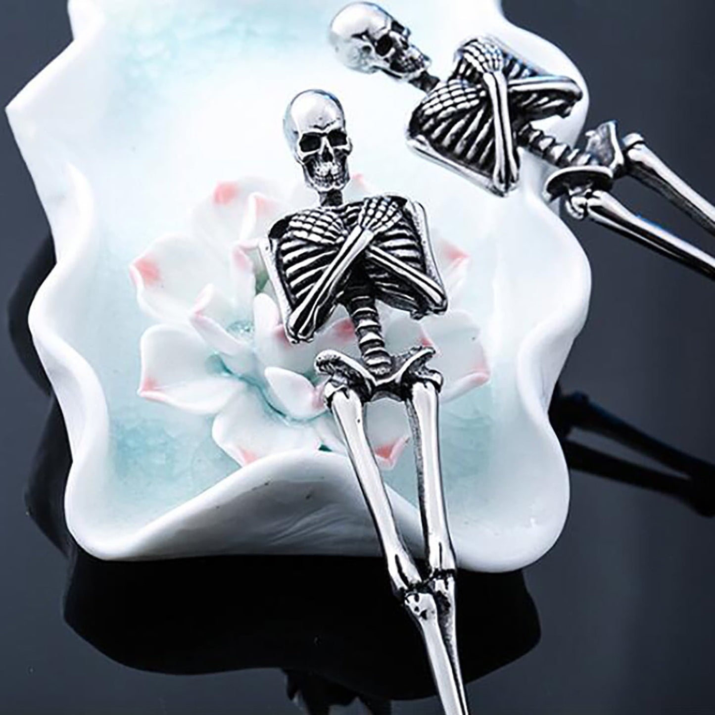 Darzheoy Stainless Steel Skeleton Skull Spoon and Fork Flatware Tableware Gifts for Halloween Easter and Christmas (Spoon) B