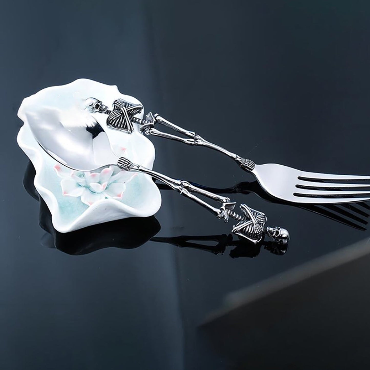 Darzheoy Stainless Steel Skeleton Skull Spoon and Fork Flatware Tableware Gifts for Halloween Easter and Christmas (Spoon) B