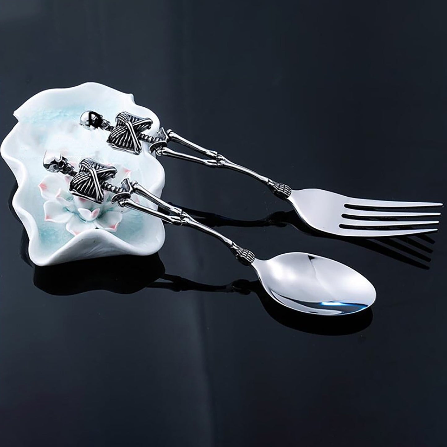 Darzheoy Stainless Steel Skeleton Skull Spoon and Fork Flatware Tableware Gifts for Halloween Easter and Christmas (Spoon) B