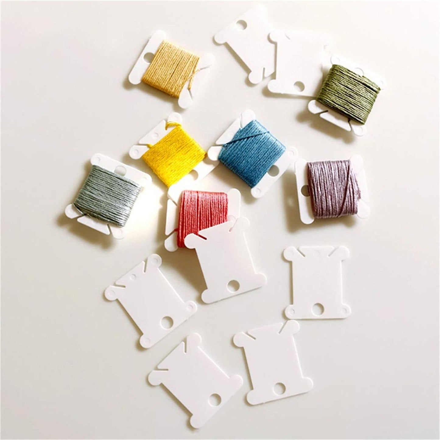 Chmadoxn Embroidery Floss Bobbins, Sewing Thread Winding Plate Board,50 pc Embroidery Floss Organizer, Plastic Embroidery Thread Cards for Cross Stitch Thread Holder Sewing Storage 100 pc white