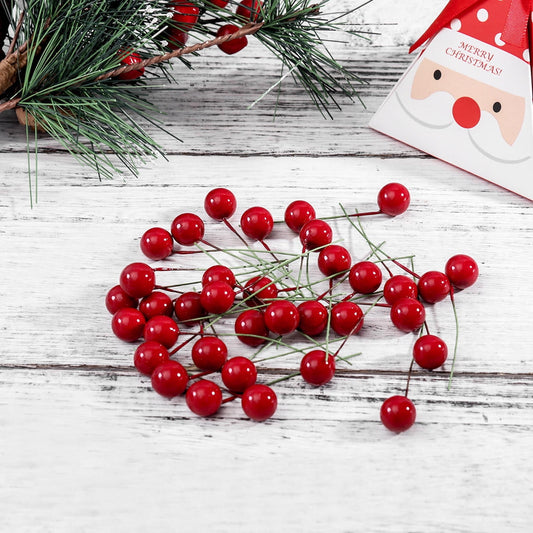 HOOWIFFY 100 Pcs Christmas Artificial Red Berries for Holiday Home Decoration, Realistic Faux Berry Garland Accents