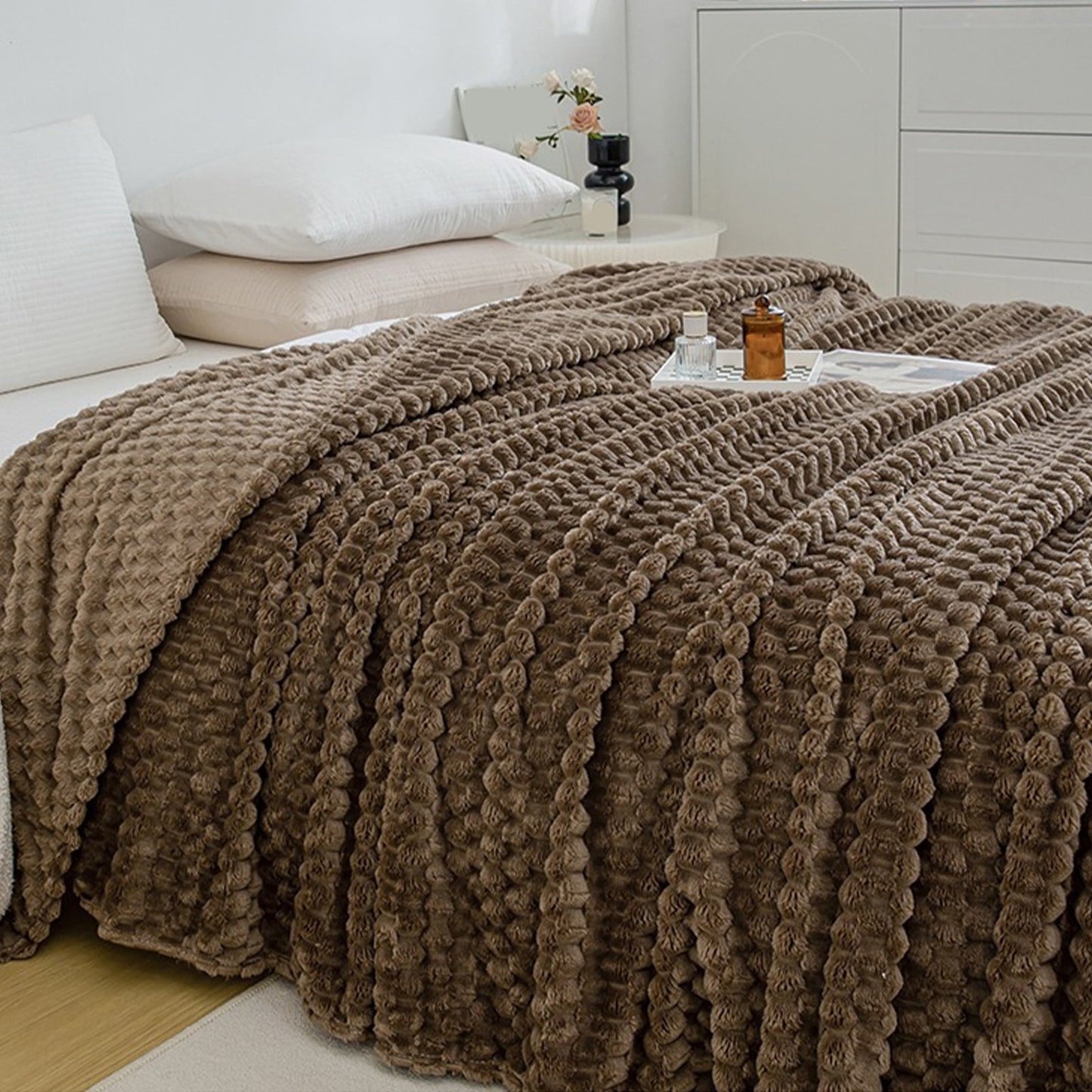 Kdkad Cooling Blanket, Summer Ice Soft Double Sensation Ice Cool Summer Cool Blanket, Cooling Blankets Absorbs Body Heat to Keep Cool on Warm Night, Ultra-Cool Lightweight Blanket 39.4×47.2 in Coffee