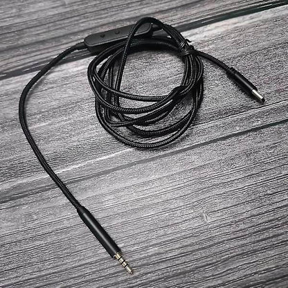 USB-C to 2.5mm Male Cable for QC25/QC35/QC35II/QC45 Headphones with Microphone.