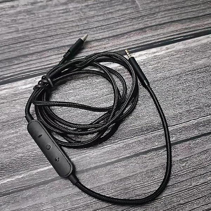 USB-C to 2.5mm Male Cable for QC25/QC35/QC35II/QC45 Headphones with Microphone.