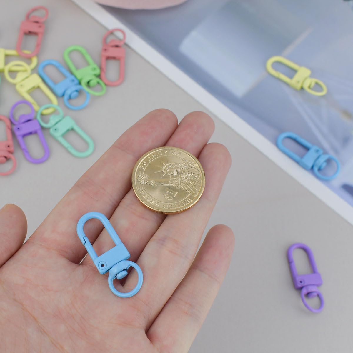 36 Pcs 6 Colors Metal Swivel Lobster Claw Clasps with Key Rings Keychain Lanyards Trigger Snap Hooks Strap for Chain Findings Crafts Connector Jewelry Making DIY Accessories Bag