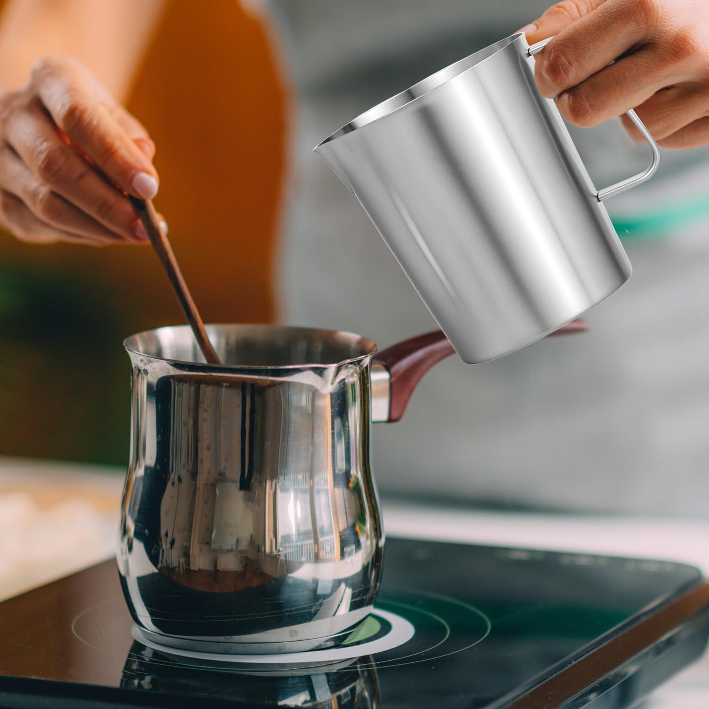 304 Stainless Steel Measuring Cup 32 OZ with OZ/ML Graduations, 4 Cup Kitchen Mixing Pitcher, Precision Engraved Markings, Container for Baking and Frothing, 1 Liter
