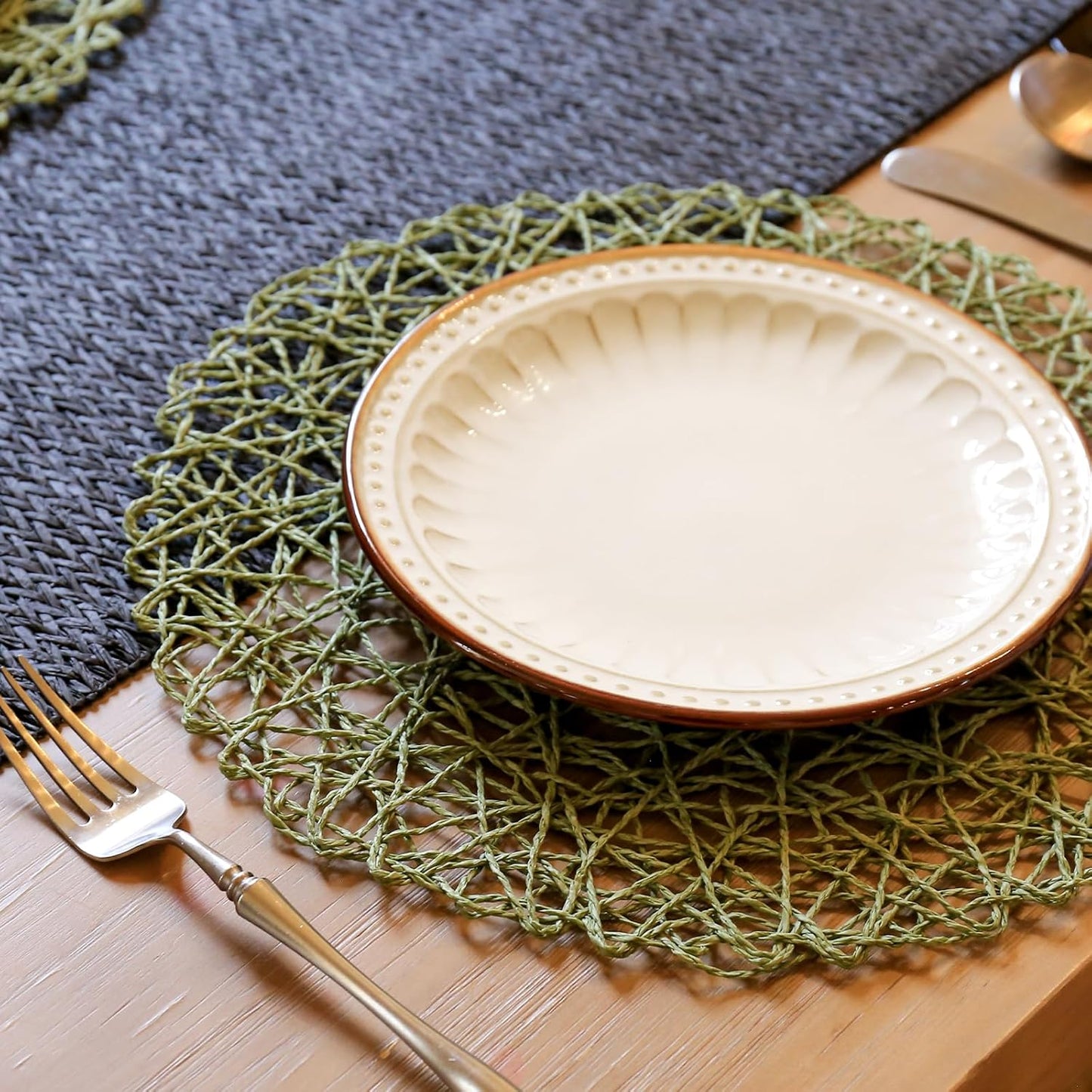 Paper Braided Round Placemats Set of 12 Natural Non-Slip Heat Resistant Table Mats for Dining Tables Woven Indoor & Outdoor Place mats(Green,12)