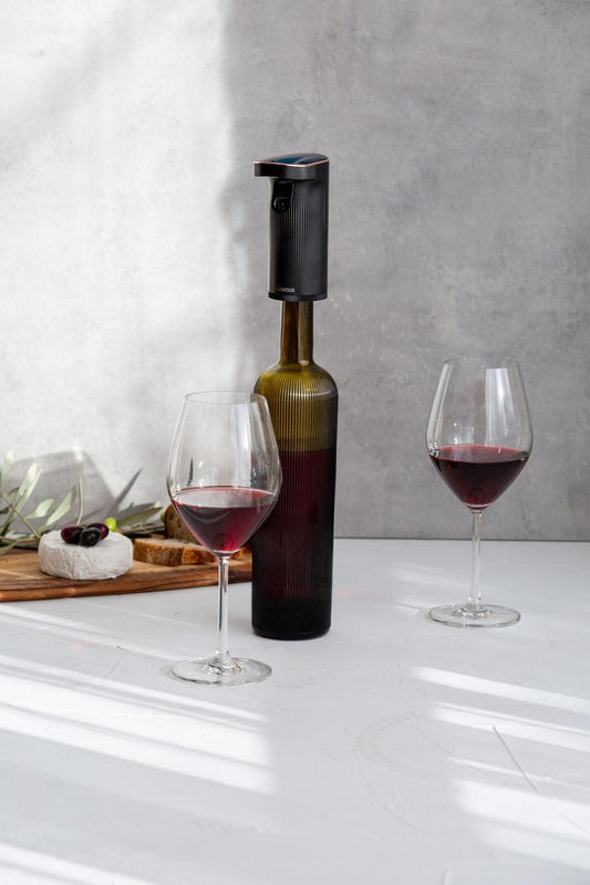 Instant Wine Aerator & Dispenser with Adjustable Bottle Fit.