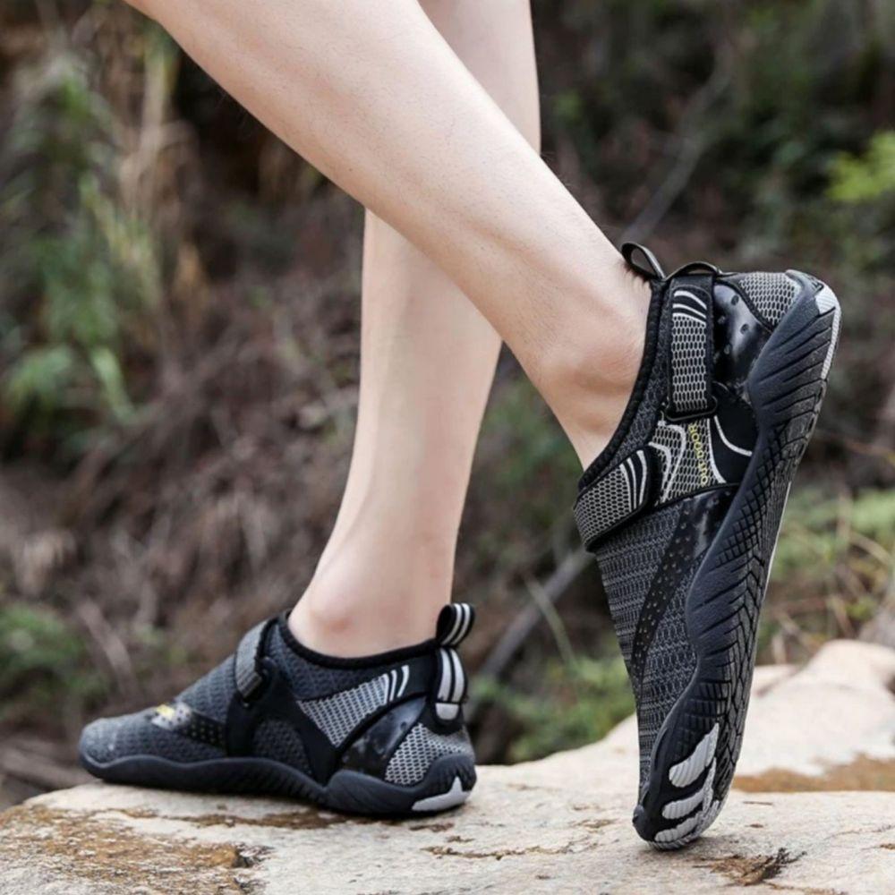 Men Women Water Shoes Barefoot Quick Dry Aqua Sports Shoes - Black Size EU39 = US6.