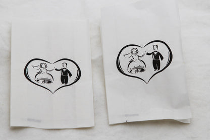 50 Pack Wedding Cake Bags Greaseproof Wax Paper Slice Take Home Favour Bride Groom in Heart