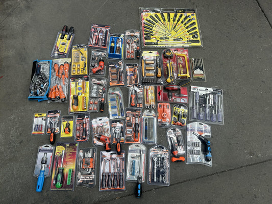 15x Random ScrewDriver Sets.