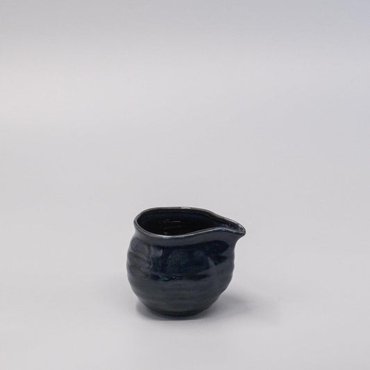 Pourer 410ml Dark Navy Glaze.