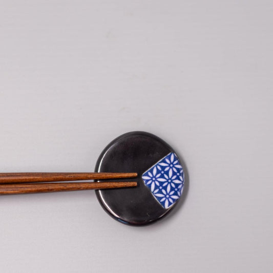 Chopstick Rest Round Black & Blue Hishi.