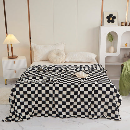 Black and white check Double-Sided Fleece Blanket – 150×200cm Machine Washable, No-Shedding Flannel Throw for Bed, Sofa & Air Conditioning Use