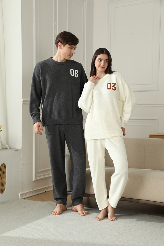2-Piece Red Warm and Comfortable Flannel Couple Pajamas – Knitted Number Pattern, Soft Fleece Material, Pullover Style, Perfect for Autumn and Winter at Home