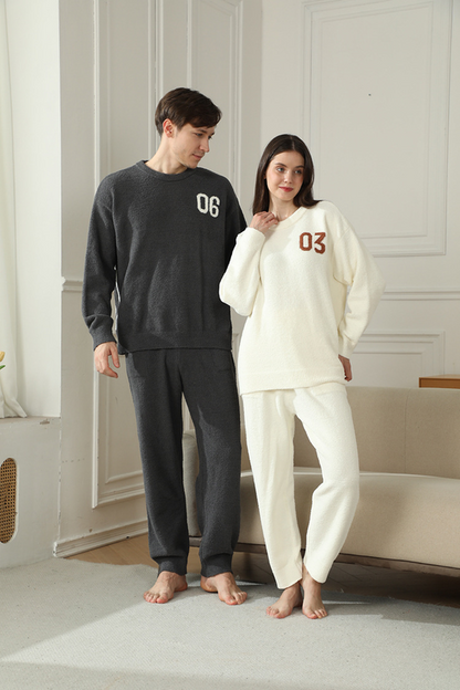 2-Piece Red Warm and Comfortable Flannel Couple Pajamas – Knitted Number Pattern, Soft Fleece Material, Pullover Style, Perfect for Autumn and Winter at Home
