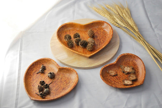 Set of 3 Coconut Wood Heart Shape Plates Natural.